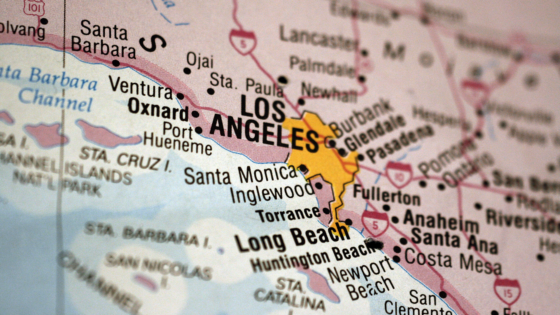 បដារូបភាពផែនទីបង្ហាញទីតាំងខោនធី Los Angeles County ដែលគូសបញ្ជាក់ពីទីក្រុង Los Angeles និងទីតាំងដែលនៅជំវិញទីក្រុង។